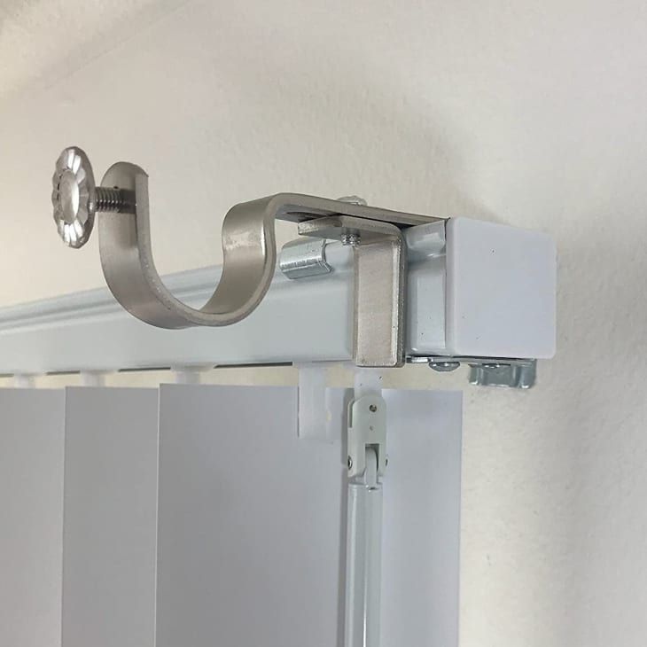 Blind hanger